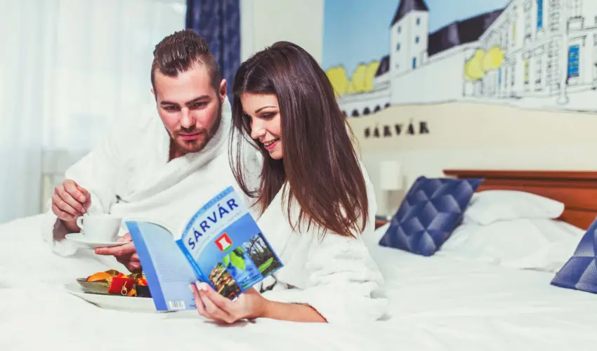 Hotel Vikt�ria S�rv�r - Kedvezm�nyes �r csal�dok r�sz�reak reggelis ell�t�ssal (1 �jt�l)