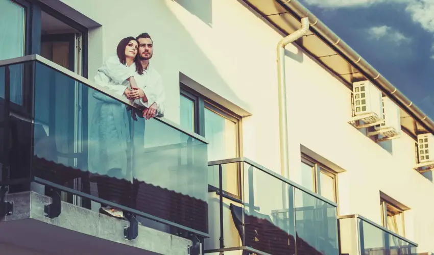 Hotel Vikt�ria S�rv�r - Kedvezm�nyes �r csal�dok r�sz�reak reggelis ell�t�ssal (1 �jt�l)