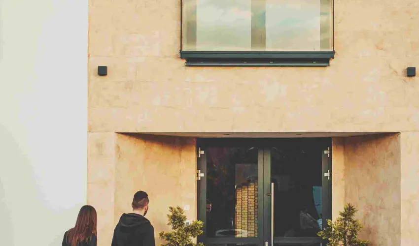 Hotel Vikt�ria S�rv�r - Kedvezm�nyes �r csal�dok r�sz�reak reggelis ell�t�ssal (1 �jt�l)