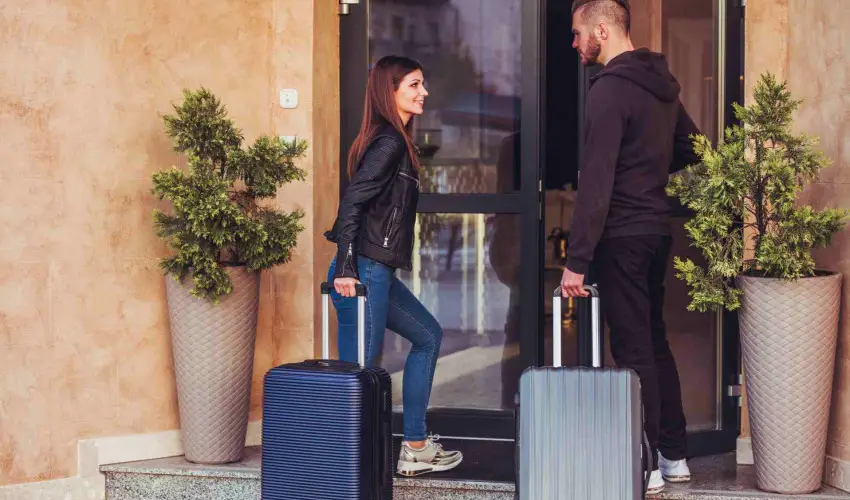 Hotel Vikt�ria S�rv�r - Kedvezm�nyes �r csal�dok r�sz�reak reggelis ell�t�ssal (1 �jt�l)