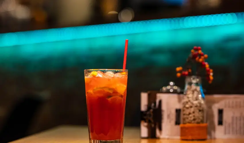 Hotel Vikt�ria S�rv�r - Kedvezm�nyes �r csal�dok r�sz�reak reggelis ell�t�ssal (1 �jt�l)