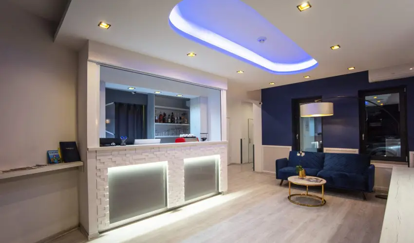 Hotel Vikt�ria S�rv�r - Kedvezm�nyes �r csal�dok r�sz�reak reggelis ell�t�ssal (1 �jt�l)