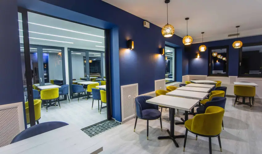 Hotel Vikt�ria S�rv�r - Kedvezm�nyes �r csal�dok r�sz�reak reggelis ell�t�ssal (1 �jt�l)