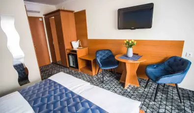 Hotel Vikt�ria S�rv�r