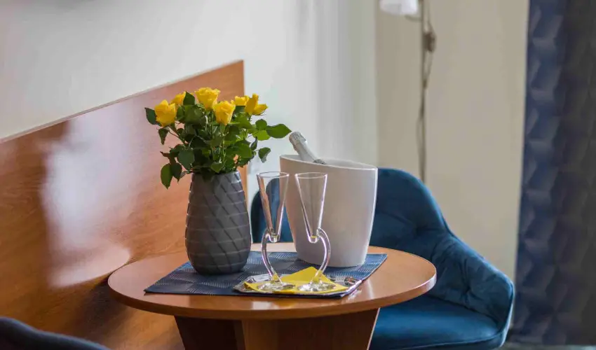 Hotel Vikt�ria S�rv�r - Kedvezm�nyes �r csal�dok r�sz�reak reggelis ell�t�ssal (1 �jt�l)