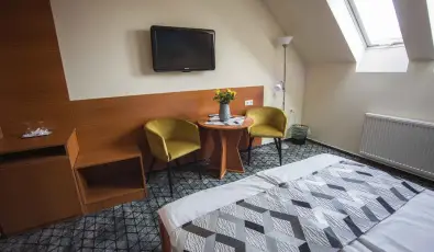 Hotel Vikt�ria S�rv�r