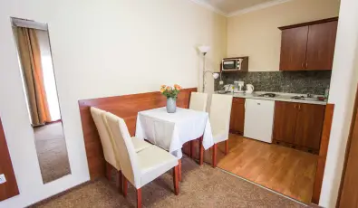 Hotel Vikt�ria S�rv�r