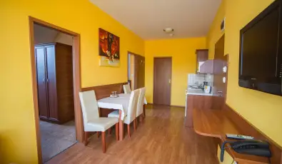 Hotel Vikt�ria S�rv�r