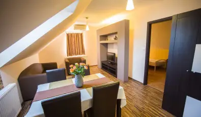 Hotel Vikt�ria S�rv�r