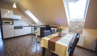 Hotel Vikt�ria S�rv�r