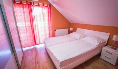 Hotel Vikt�ria S�rv�r