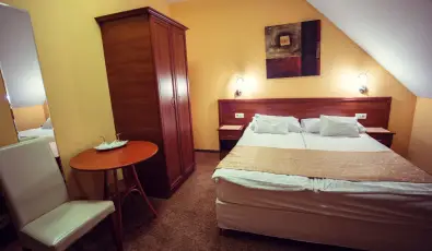 Hotel Vikt�ria S�rv�r