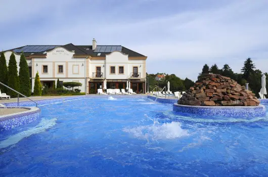 Hotel Villa Vlgy - Szobarak flpanzis elltssal (min. 2 j)