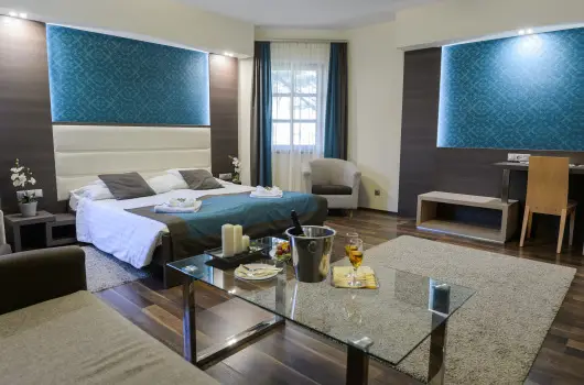 Hotel Villa V�lgy - Kedvezm�nyes �r csal�dok r�sz�re reggelis ell�t�ssal (1 �jt�l)