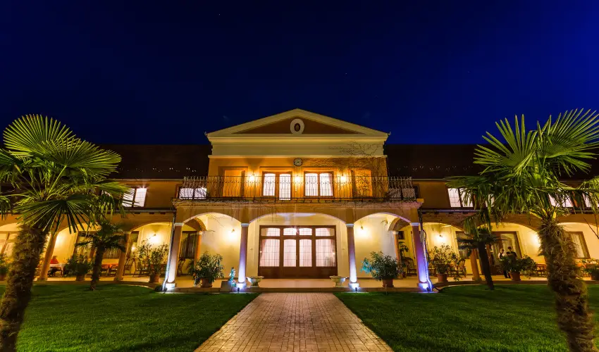 Hotel Vinum Wellness s Konferencia Hotel Kiskrs - Legjobb r (1 jtl)