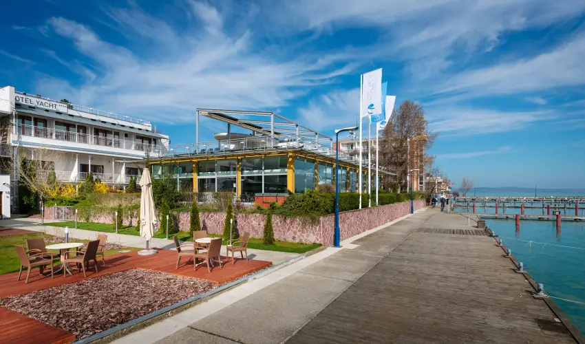 Hotel Yacht Wellness & Business Sifok - Kedvezmnyes r csaldok rszre flpanzival (1 jtl)