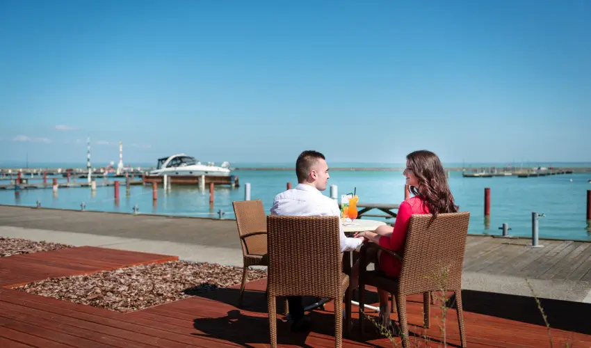 Hotel Yacht Wellness & Business Sifok - Kedvezmnyes r csaldok rszre flpanzival (1 jtl)