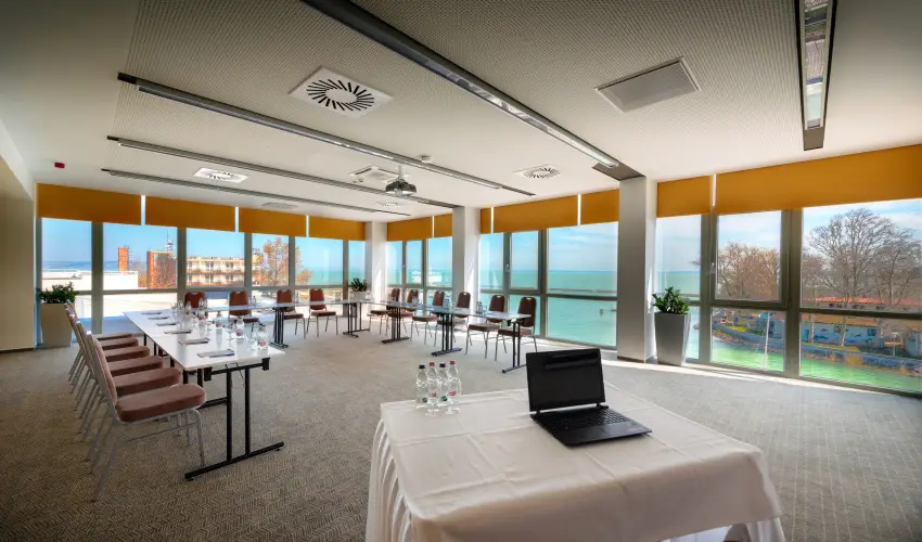 Hotel Yacht Wellness & Business Sifok - Kedvezmnyes r csaldok rszre flpanzival (1 jtl)