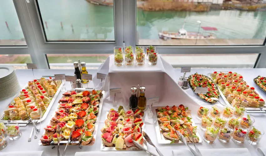 Hotel Yacht Wellness & Business Sifok - Kedvezmnyes r csaldok rszre flpanzival (1 jtl)