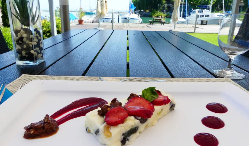 Hotel Yacht Wellness & Business Sifok - Kedvezmnyes r csaldok rszre flpanzival (1 jtl)