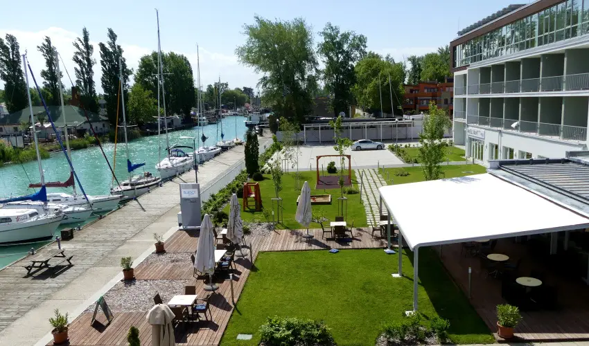 Hotel Yacht Wellness & Business Sifok - Kedvezmnyes r csaldok rszre flpanzival (1 jtl)