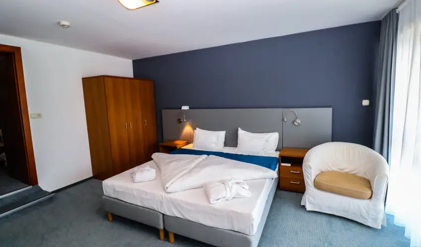 Hotel Yacht Wellness & Business Sifok - Kedvezmnyes r csaldok rszre flpanzival (1 jtl)