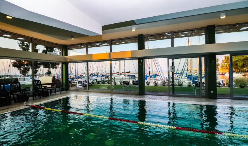 Hotel Yacht Wellness & Business Sifok - Kedvezmnyes r csaldok rszre flpanzival (1 jtl)