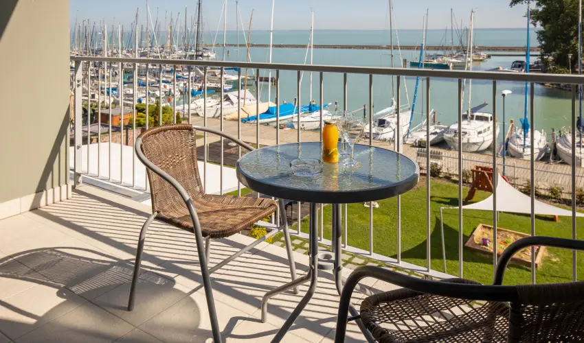 Hotel Yacht Wellness & Business Sifok - Kedvezmnyes r csaldok rszre flpanzival (1 jtl)