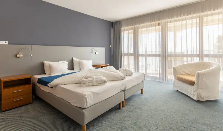 Hotel Yacht Wellness & Business Sifok - Kedvezmnyes r csaldok rszre flpanzival (1 jtl)