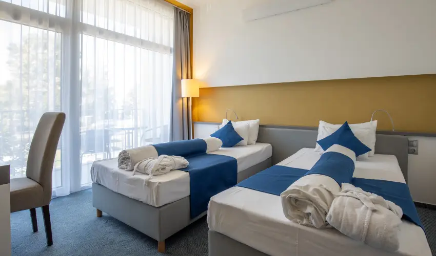 Hotel Yacht Wellness & Business Sifok - Kedvezmnyes r csaldok rszre flpanzival (1 jtl)