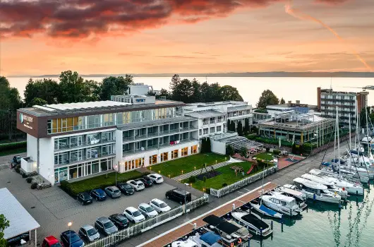 Hotel Yacht Wellness & Business - Kedvezm�nyes �r csal�dok r�sz�re f�lpanzi�val (1 �jt�l)