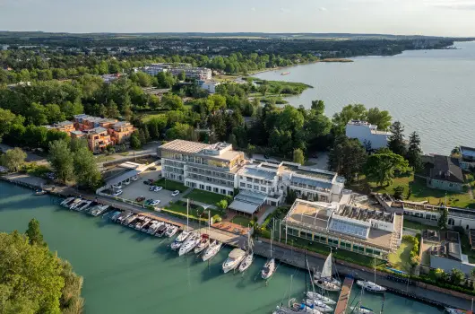 Hotel Yacht Wellness & Business - Kedvezm�nyes �r f�lpanzi�val