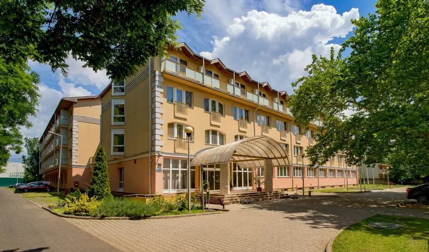 Hungarospa Thermal Hotel Hajdszoboszl - Kedvezmnyes r csaldok rszreak flpanzival, frdbelpvel (1 jtl)