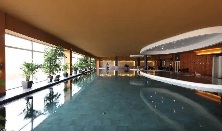 Hunguest Szeged (kor�bbi Forr�s) Szeged - Egy �jszak�s aj�nlat f�rd�bel�p�vel