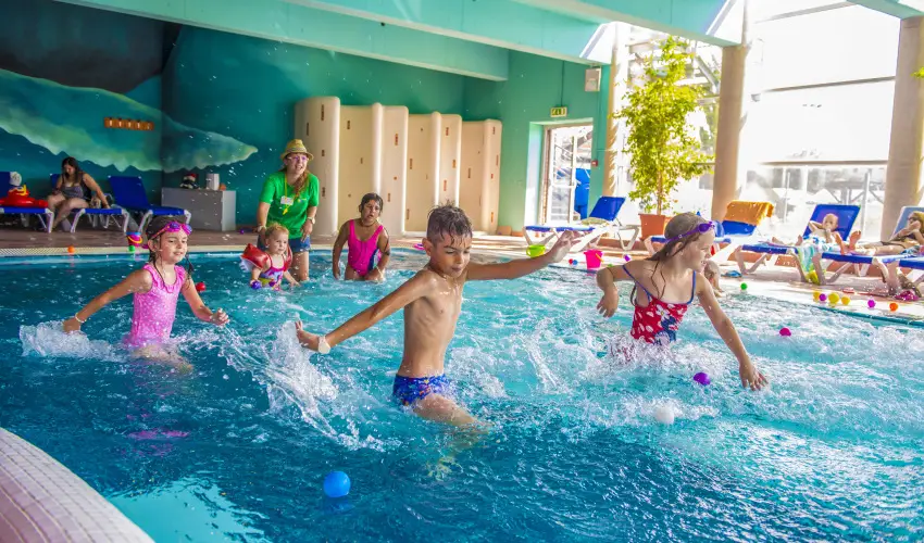 Hunguest Szeged (kor�bbi Forr�s) Szeged - Egy �jszak�s aj�nlat f�rd�bel�p�vel