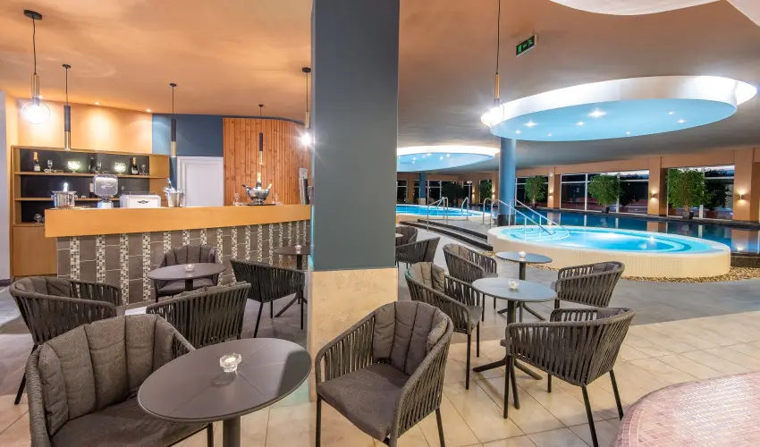 Hunguest Szeged (kor�bbi Forr�s) Szeged - Egy �jszak�s aj�nlat f�rd�bel�p�vel