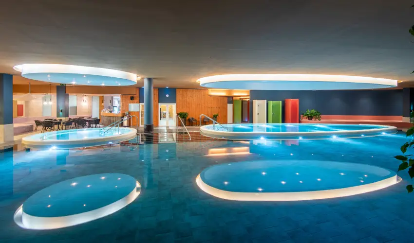 Hunguest Szeged (kor�bbi Forr�s) Szeged - Egy �jszak�s aj�nlat f�rd�bel�p�vel