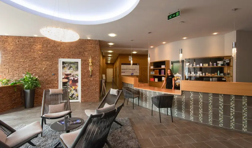 Hunguest Szeged (kor�bbi Forr�s) Szeged - Egy �jszak�s aj�nlat f�rd�bel�p�vel