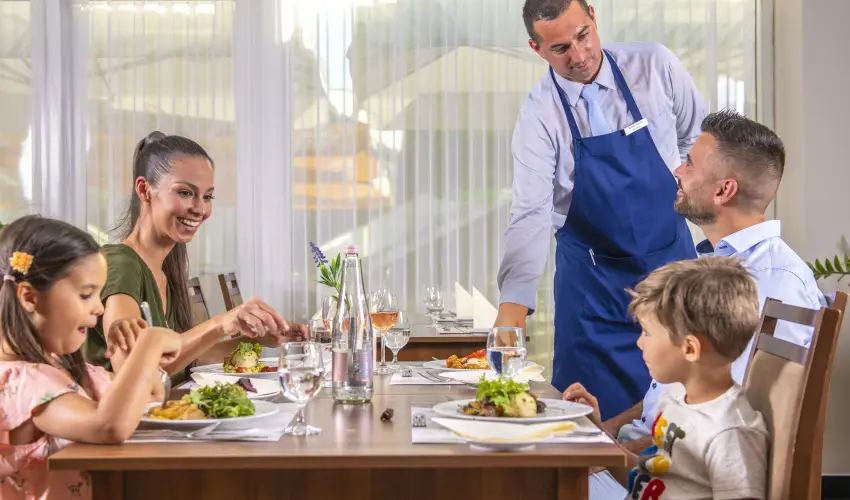 Hunguest Szeged (kor�bbi Forr�s) Szeged - Egy �jszak�s aj�nlat f�rd�bel�p�vel