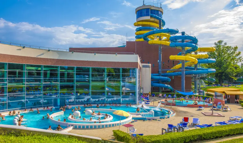 Hunguest Szeged (kor�bbi Forr�s) Szeged - Egy �jszak�s aj�nlat f�rd�bel�p�vel