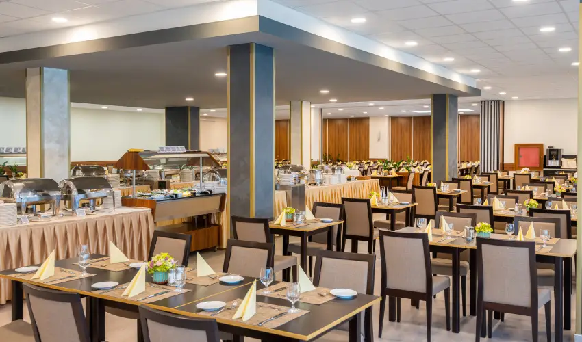 Hunguest Szeged (kor�bbi Forr�s) Szeged - Egy �jszak�s aj�nlat f�rd�bel�p�vel