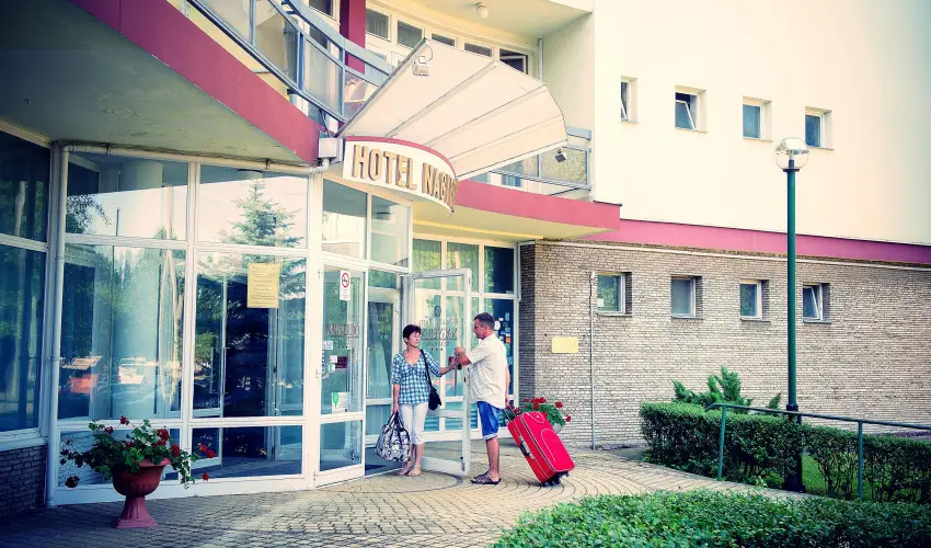 Hotel Nagyerd� Debrecen - Kedvezm�nyes �r csal�dok r�sz�reak �tkez�s n�lk�l (1 �jt�l)