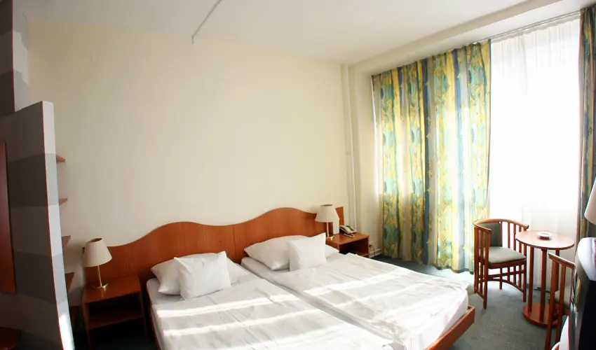 Hotel Nagyerd� Debrecen - Kedvezm�nyes �r csal�dok r�sz�reak �tkez�s n�lk�l (1 �jt�l)