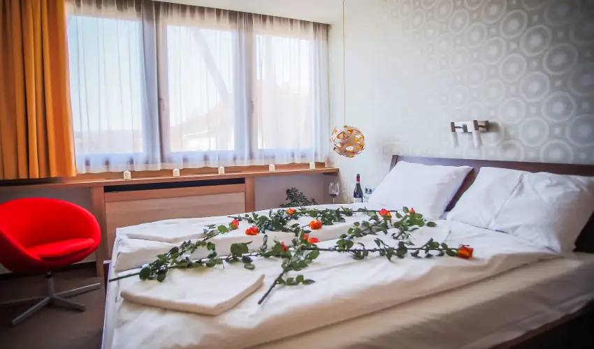 Imola Udvarh�z Eger - Kedvezm�nyes �r csal�dok r�sz�reak reggelis ell�t�ssal (1 �jt�l)