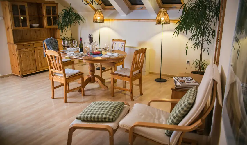 Imola Udvarh�z Eger - Kedvezm�nyes �r csal�dok r�sz�reak reggelis ell�t�ssal (1 �jt�l)