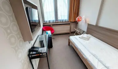 Imola Udvarh�z Eger