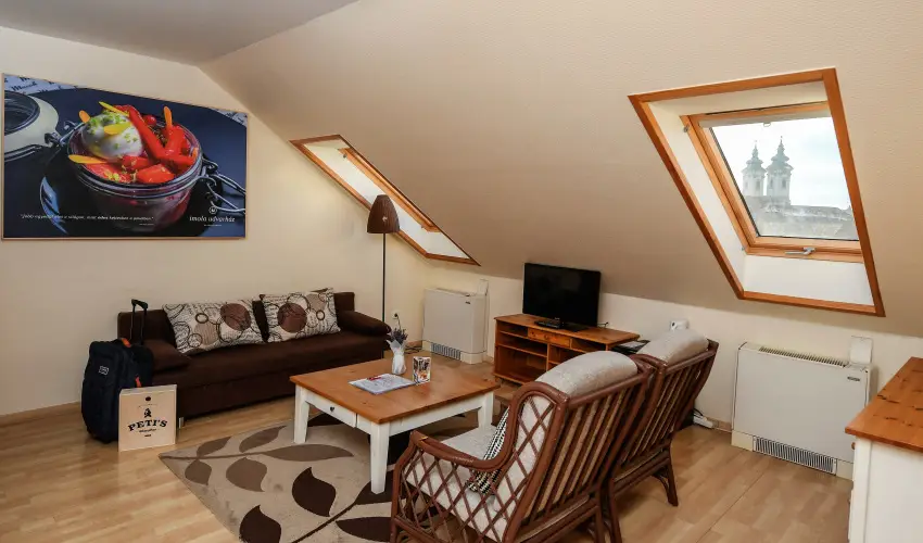 Imola Udvarh�z Eger - Kedvezm�nyes �r csal�dok r�sz�reak reggelis ell�t�ssal (1 �jt�l)