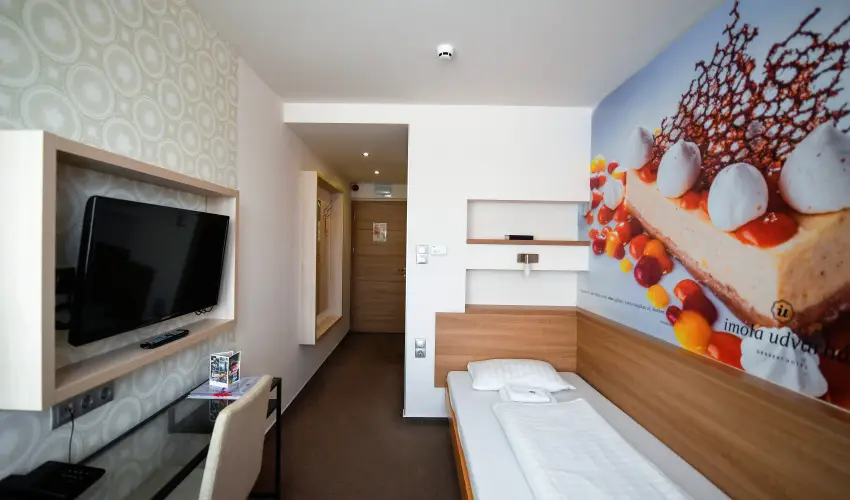 Imola Udvarh�z Eger - Kedvezm�nyes �r csal�dok r�sz�reak reggelis ell�t�ssal (1 �jt�l)