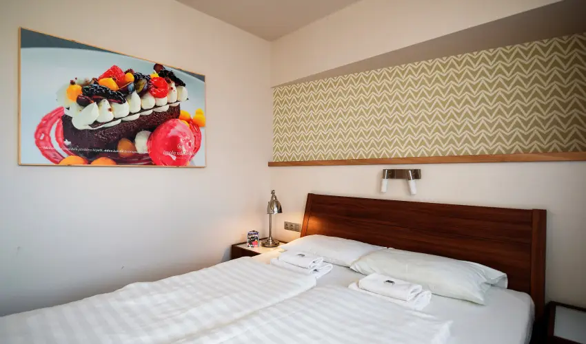 Imola Udvarh�z Eger - Kedvezm�nyes �r csal�dok r�sz�reak reggelis ell�t�ssal (1 �jt�l)