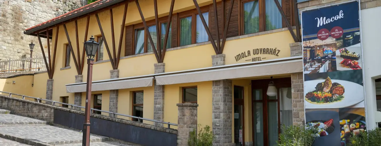 Imola Udvarhz Eger - Kedvezmnyes r csaldok rszreak reggelis elltssal (1 jtl)